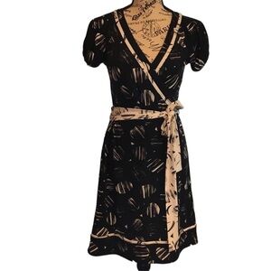 🌻 BCBG Maxazria wrap style dress. Size small GUC